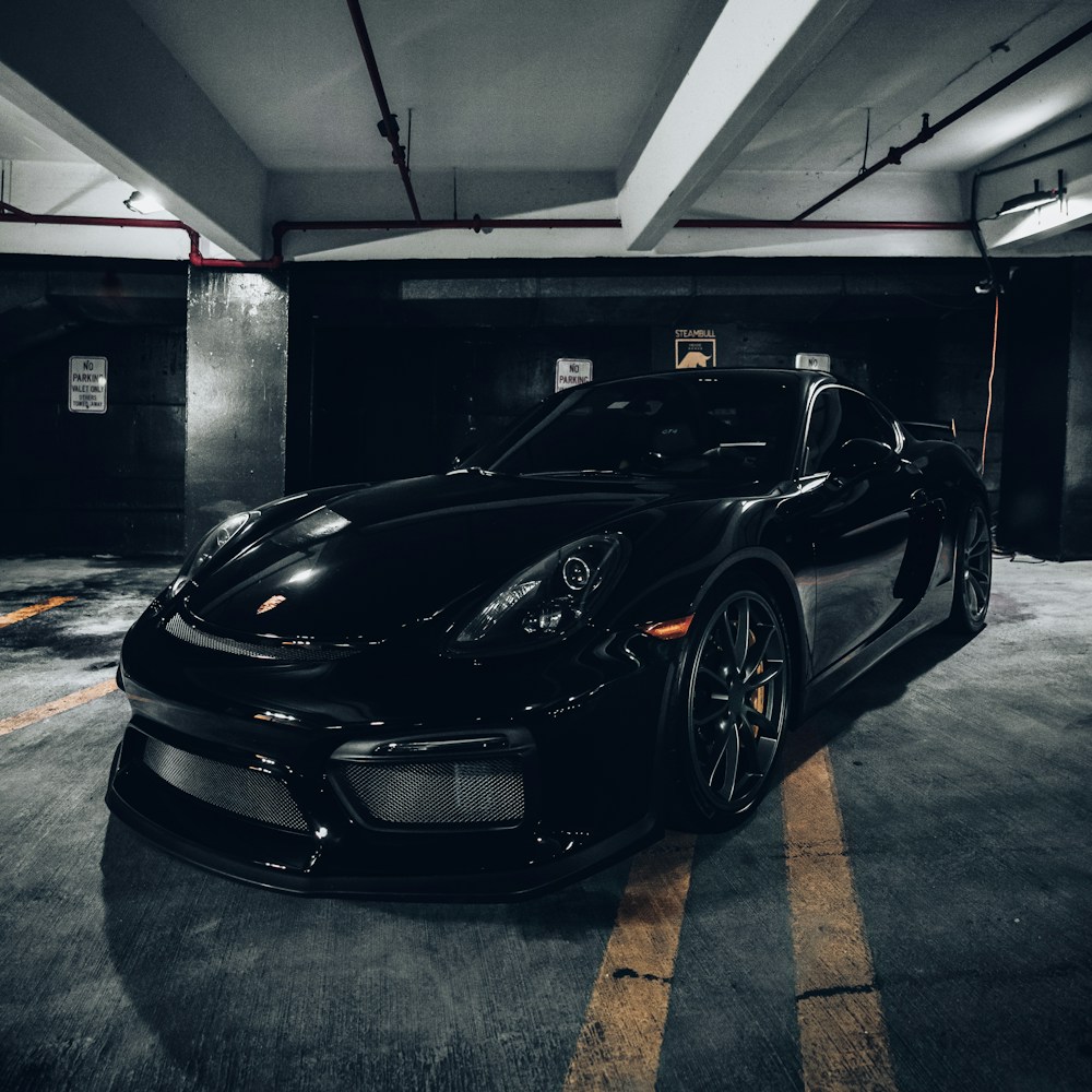 Чёрный Porsche в студии